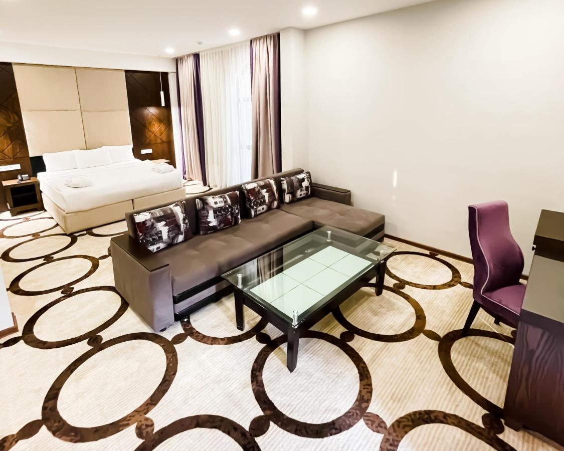 East Palace Hotel Almaty Extérieur photo